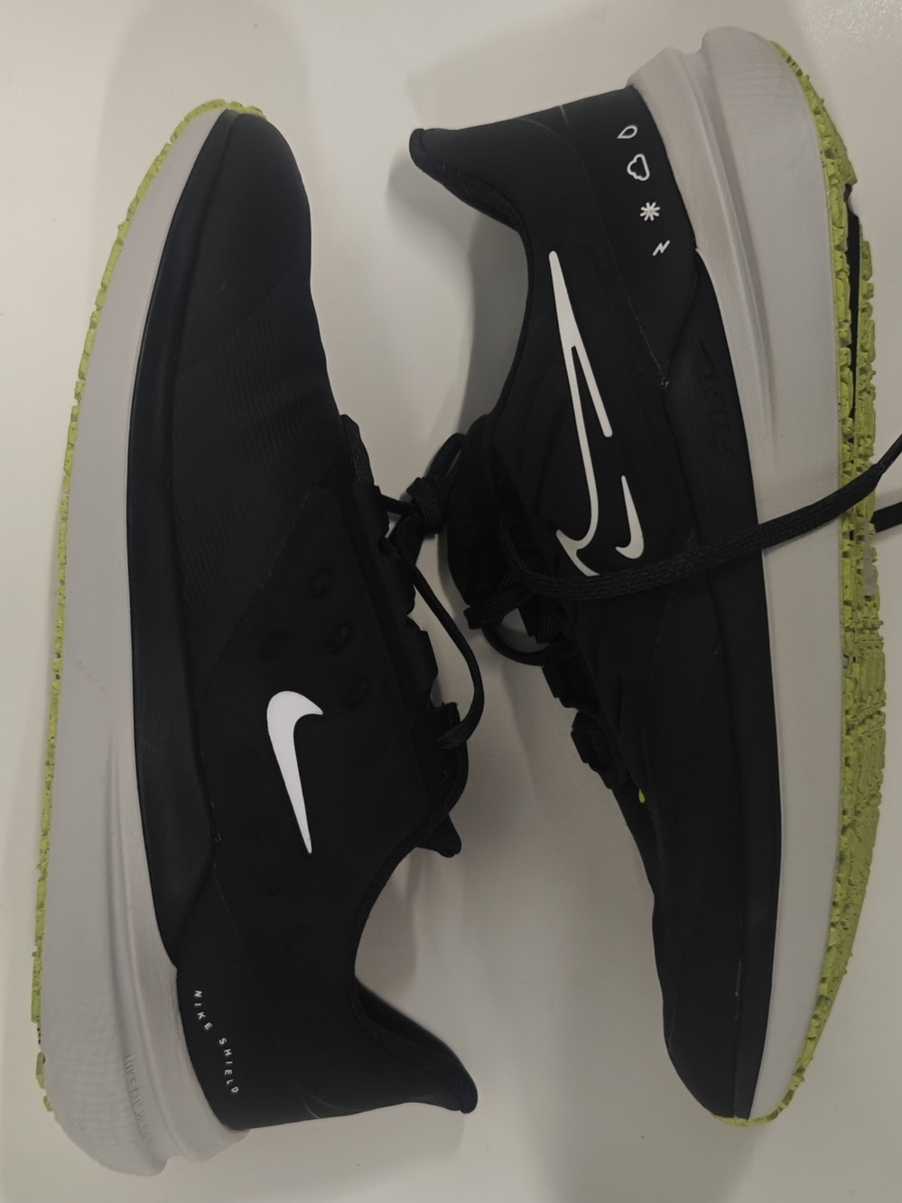 Nike Air Zoom Winflo 9 Shield Men 10 Black White Volt Running Shoes Waterproof